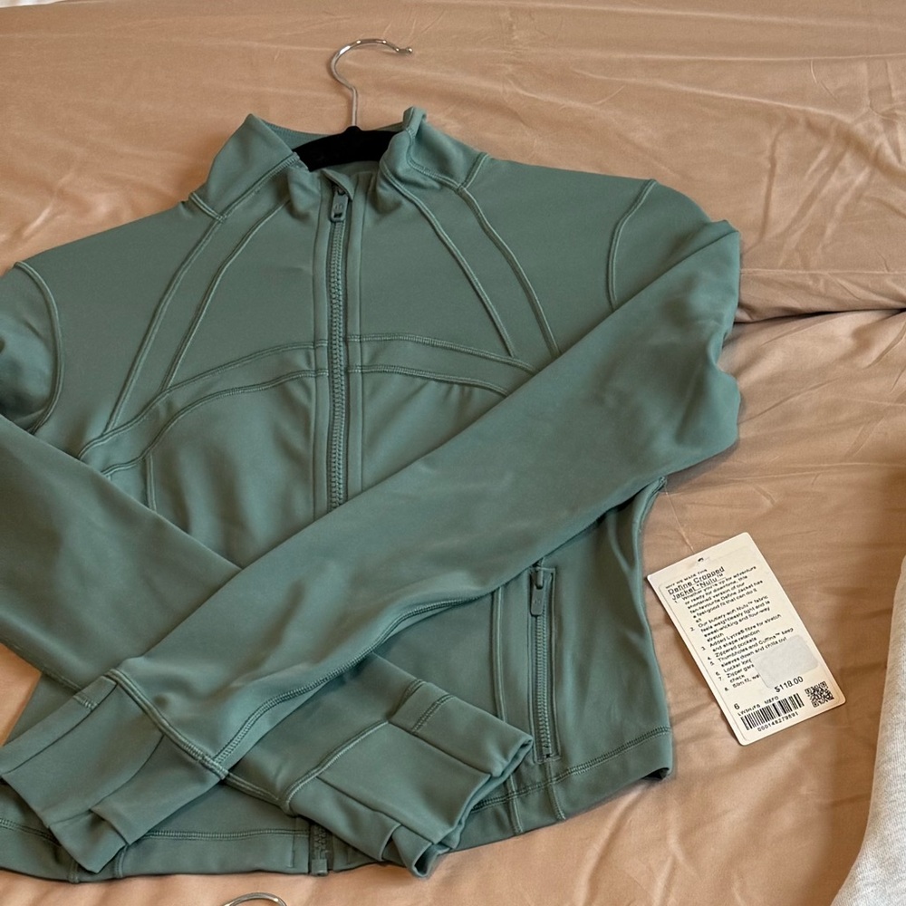 Lululemon Athletica Define Cropped Jacket in Medium Forest